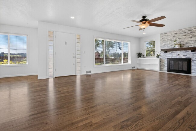 Building Photo - Stunning 4 bed + office, 4 bath rental home in Damascus!