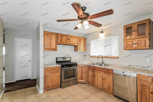 Building Photo - 2280 Pheasant Dr