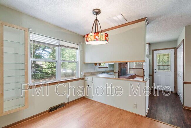 Building Photo - 11241 Kingfisher Dr