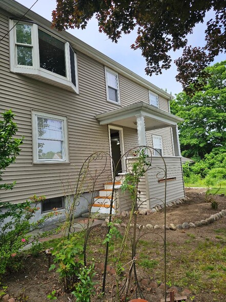 Building Photo - 192 Bayside Ave