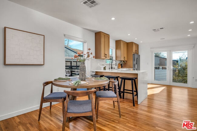 Building Photo - 616 W Ellis Ave