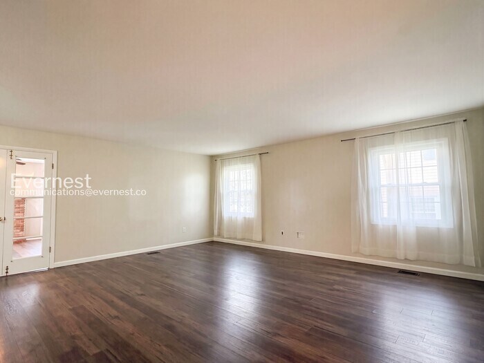 Building Photo - 2519 Kitmore Ln