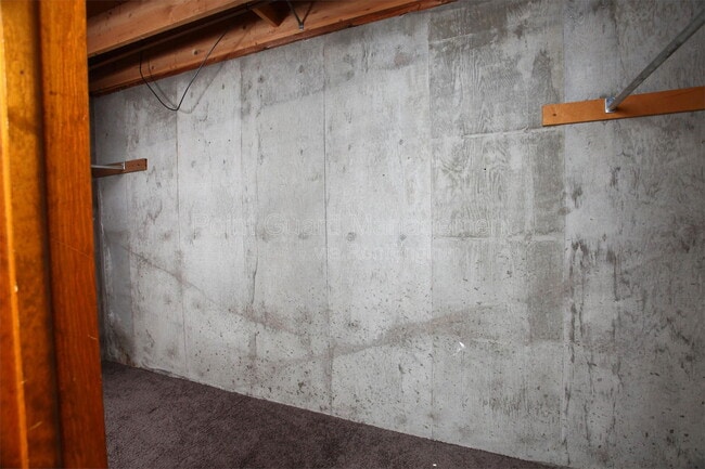 Building Photo - 437 Hillcrest Ct N