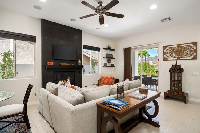 Building Photo - 53385 Avenida Mendoza