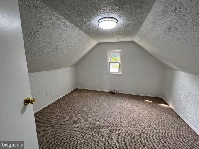 Building Photo - 5626 Tremont Dr