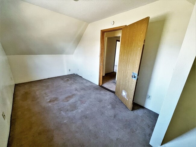 Building Photo - 801 E 6th- 4 bedroom house