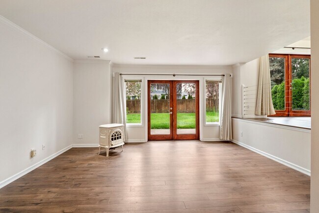 Building Photo - Spacious 5 Bed 3 Bath Home north Spokane with tons to offer