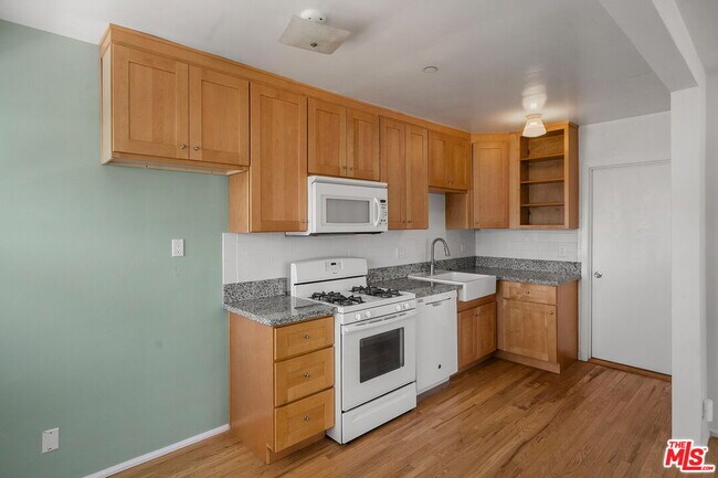 Building Photo - 2233 Laverna Ave