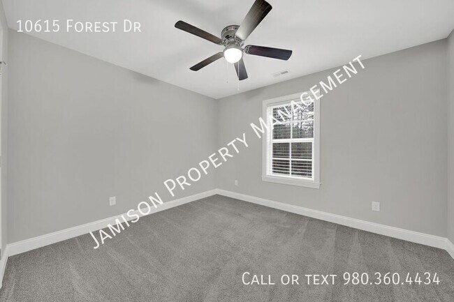 Building Photo - 10615 Forest Dr