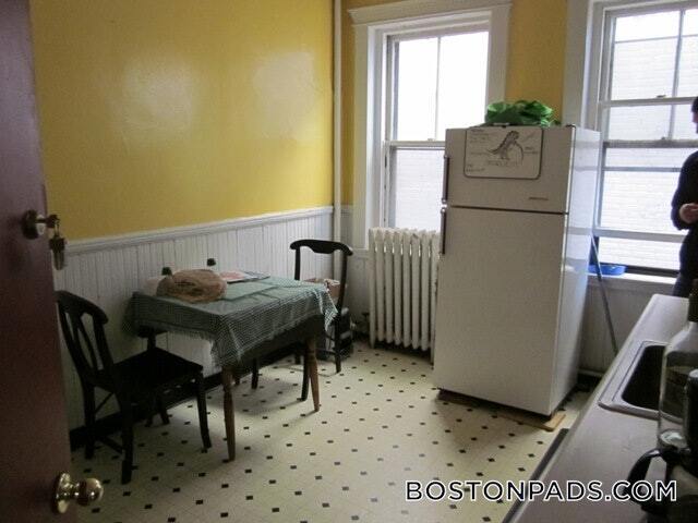 Building Photo - 447 Park Dr