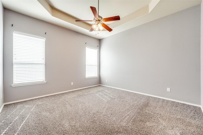 Building Photo - 2025 Lake Vista Dr