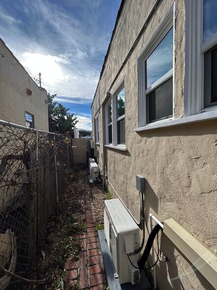 Building Photo - 3308 Glenhurst Ave