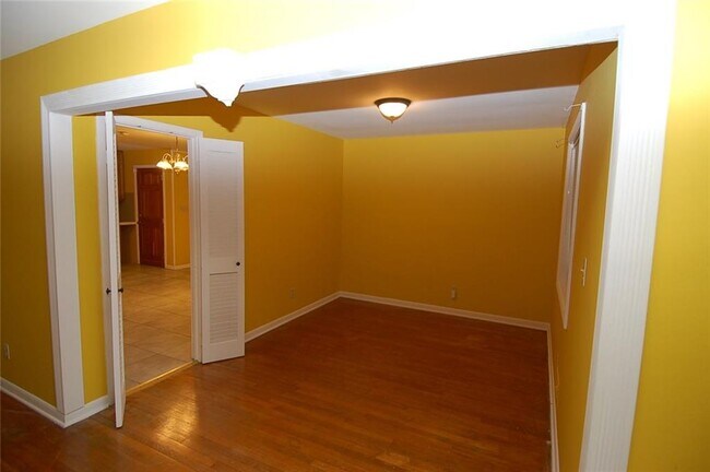 Building Photo - 3922 Safari Ct
