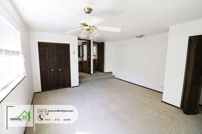 Building Photo - 3688 Cal Ore Dr