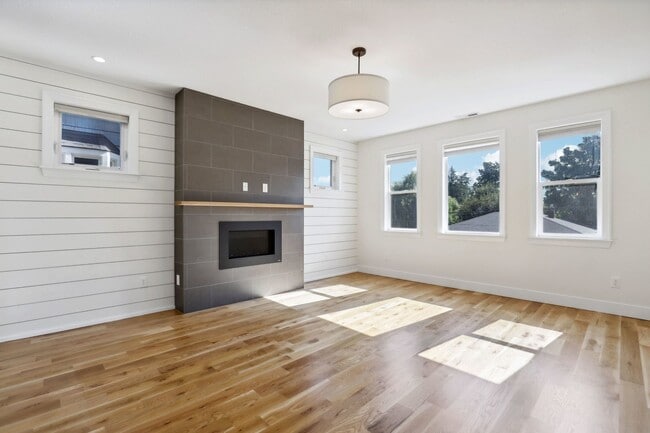 Building Photo - DESIRABLE CRESTON-KENILWORTH / CORNER LOT, LUXURY 4 BEDROOM, TWO EN-SUITES W/FULL BATHS