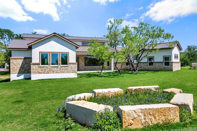 Building Photo - 305 Fire Dance