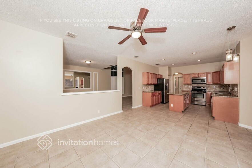 Building Photo - 7640 Colony Palm Dr