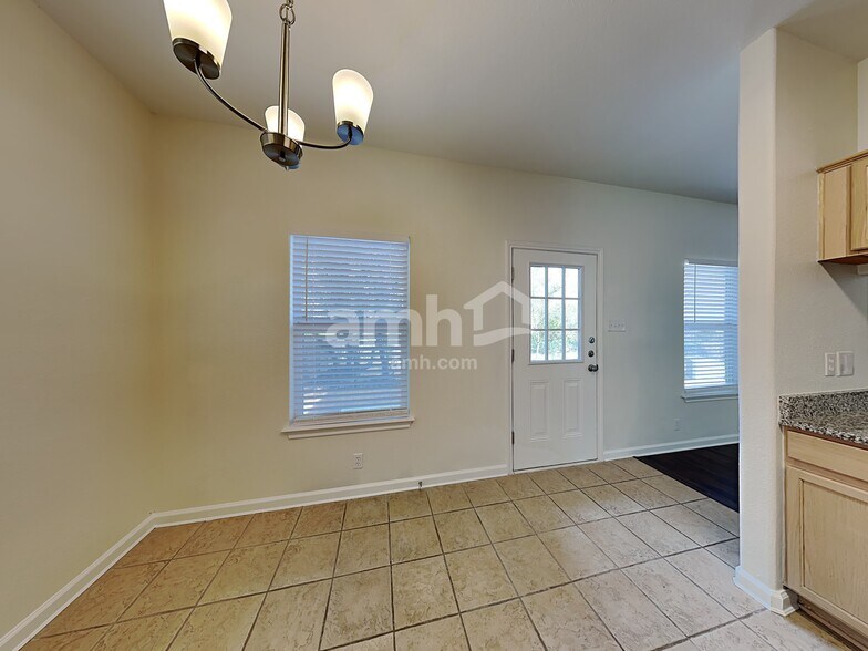 Building Photo - 22234 Goldcrest Run