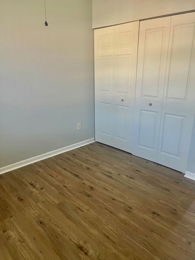 Building Photo - 3 Bedroom 2.5 Bath Unit Townhouse Frederic...