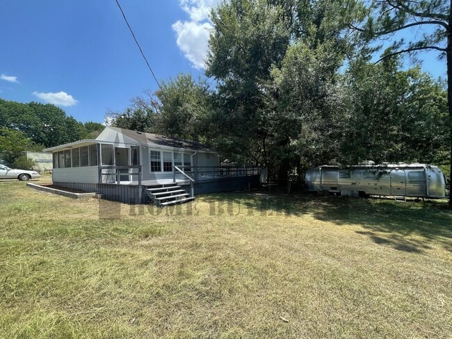Building Photo - Cozy Lake View 2 Bed 1 Bath house for rent!