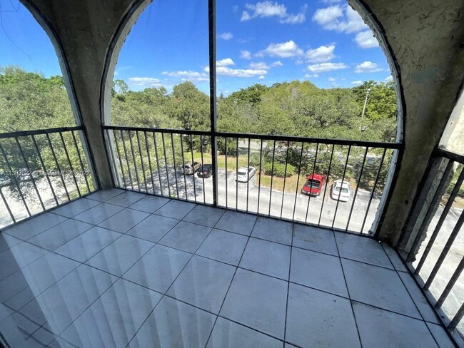 Building Photo - 3360 Spanish Moss Terrace