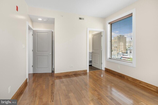Building Photo - 1241 Buttonwood St
