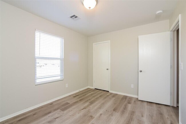 Building Photo - 5713 Gadwall Rd