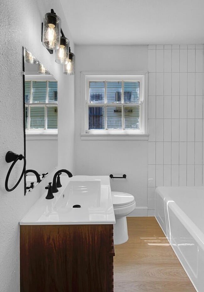 Building Photo - Beautifully maintained 2-bedroom, 1-bathroom house in Waco