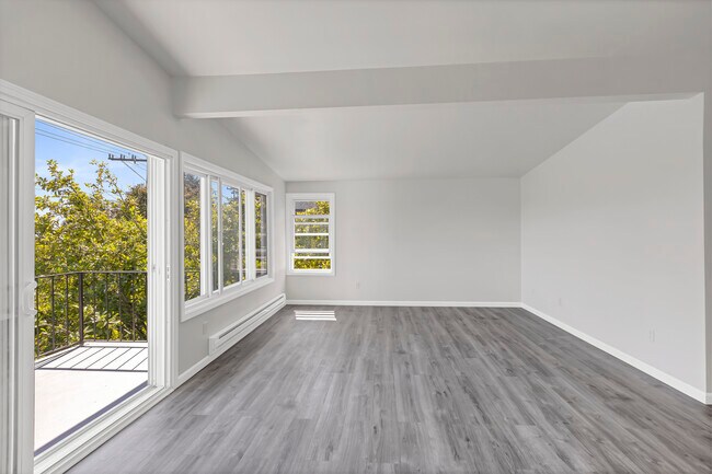 Building Photo - 10607 Des Moines Memorial Dr S