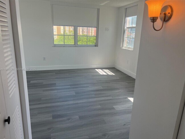 Building Photo - 19701 E Country Club Dr