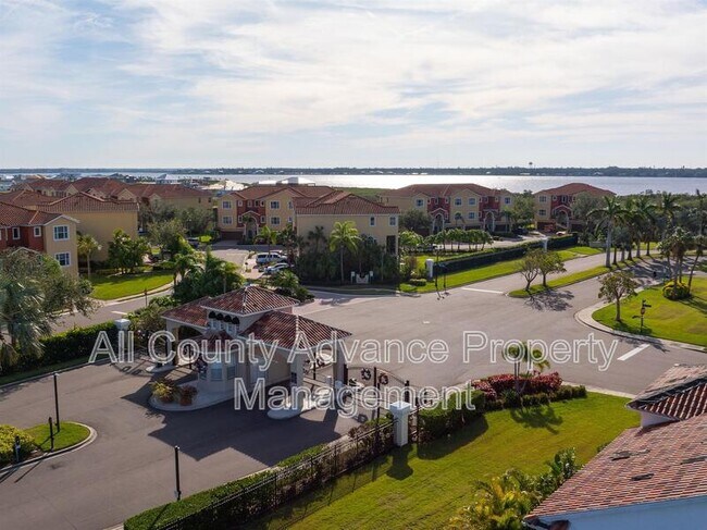 Building Photo - 1217 3rd St Dr E
