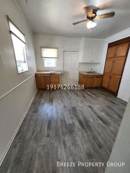 Building Photo - 323 Champion St