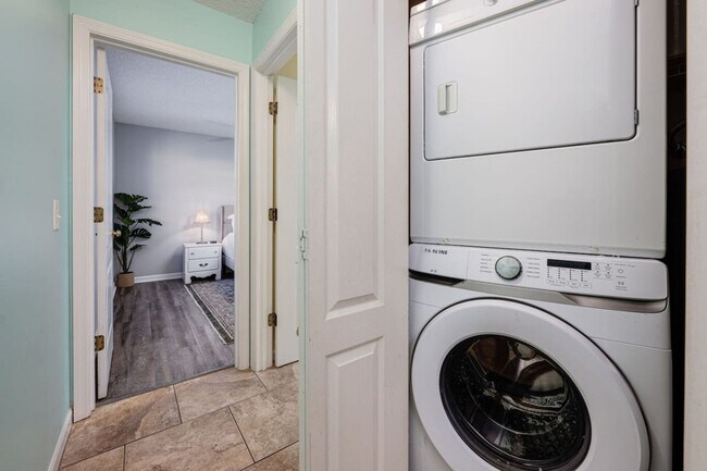 Building Photo - 17462 Front Beach Rd