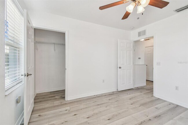 Building Photo - 587 Shady Grove Dr