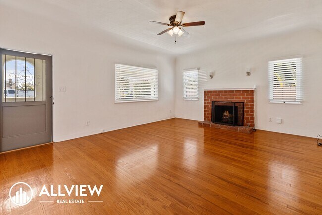 Building Photo - Charming 3 Bedroom 1 Bath Costa Mesa Bungalow