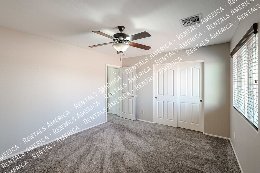 Building Photo - 7045 S Legend Dr