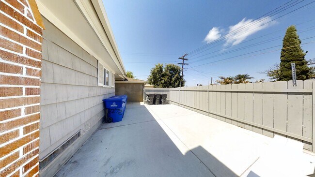 Building Photo - 6272-6274 Mary Lane Dr.