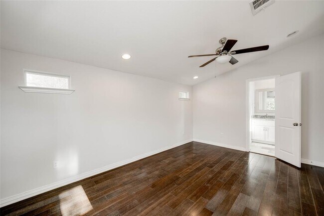Building Photo - 811 Gunter St