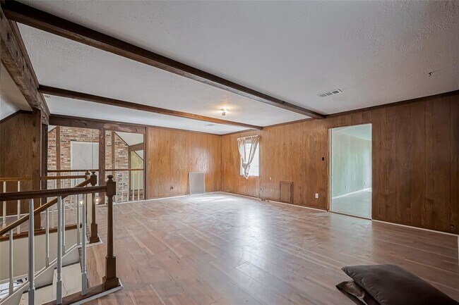 Building Photo - 811 Loire Ln