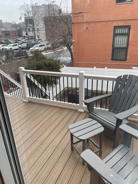 Building Photo - 3446 Corlear Ave