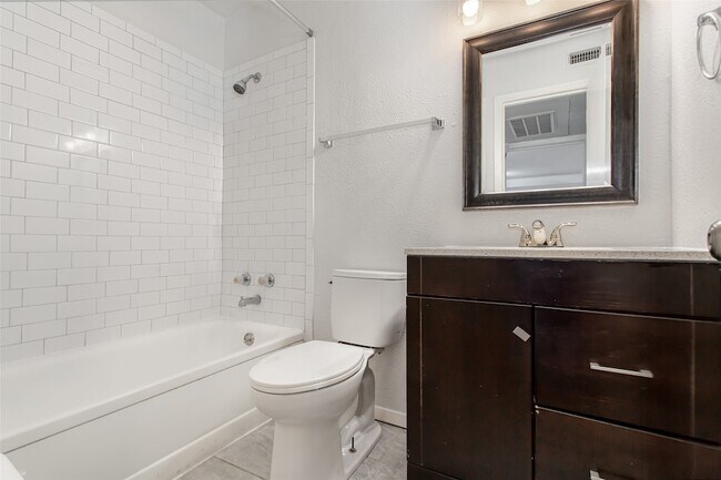 Building Photo - 5722 Gaston Ave