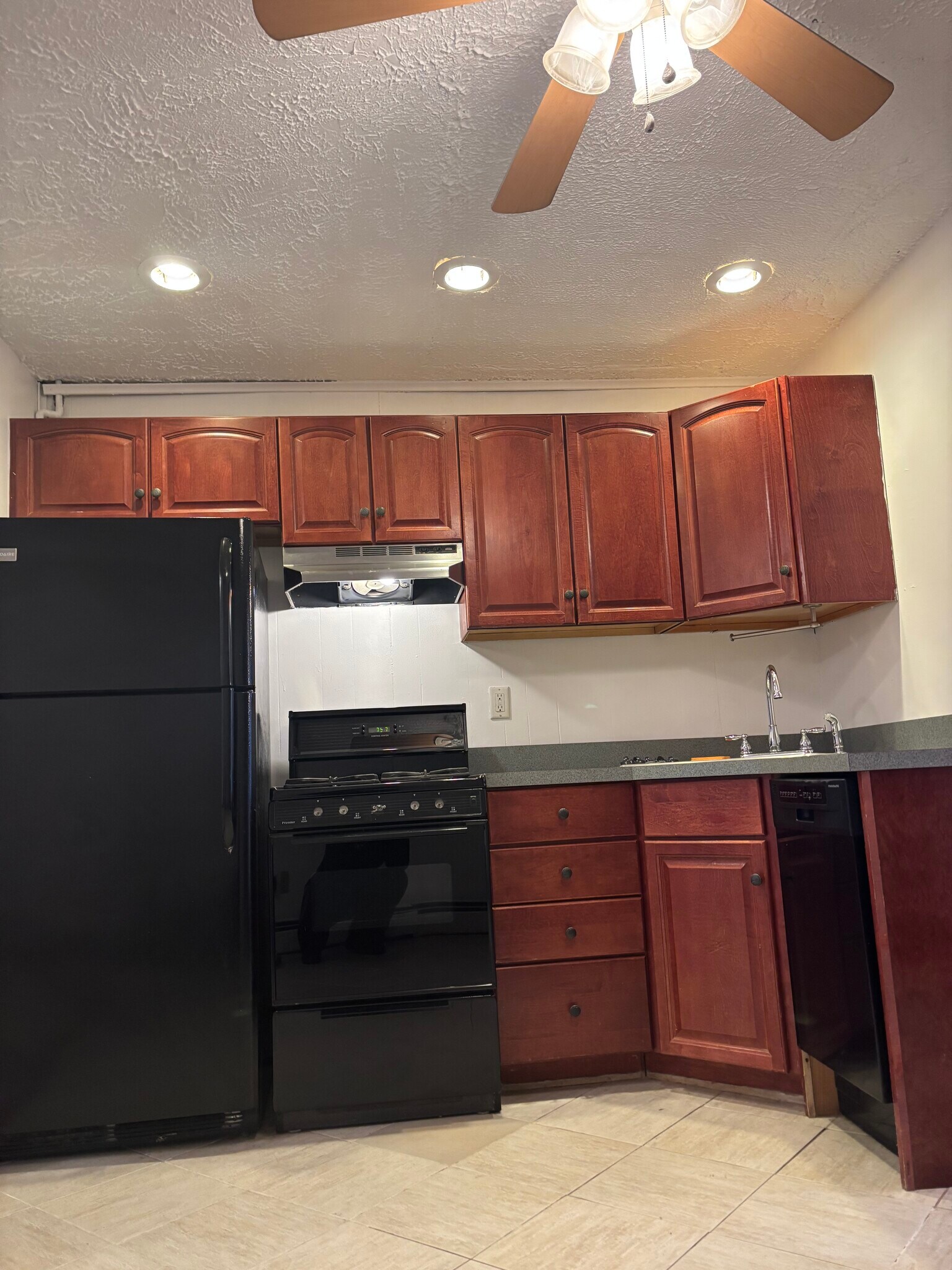 Building Photo - 153 Grand St