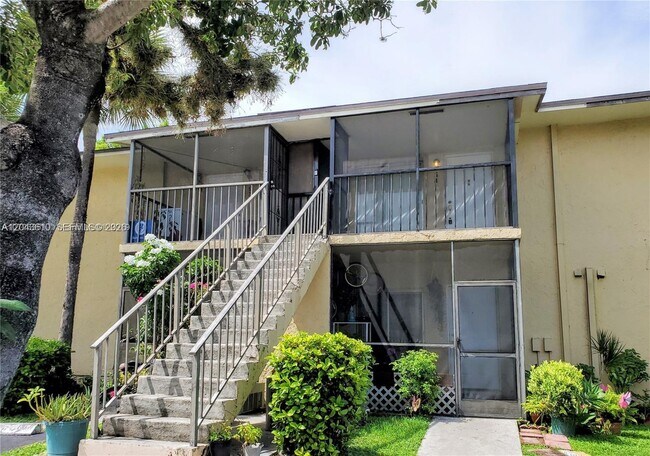 Building Photo - 15659 SW 73rd Cir Terrace