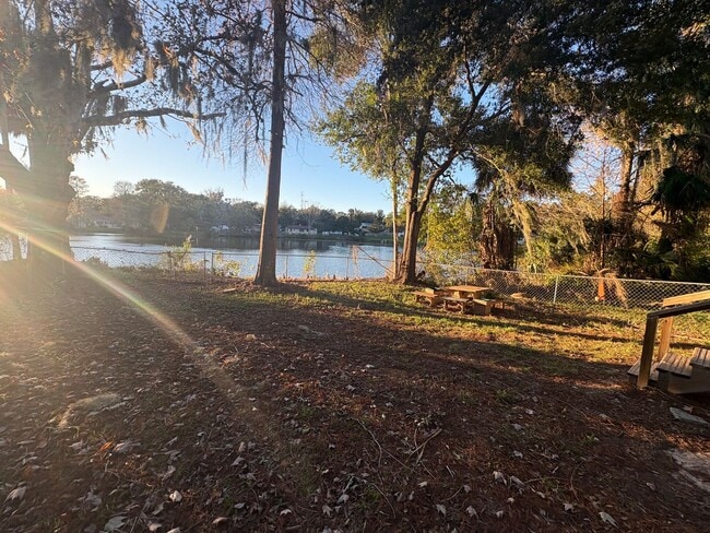 Building Photo - Cottage Home 2/2 Overlooking Lake Euclid in Leesburg