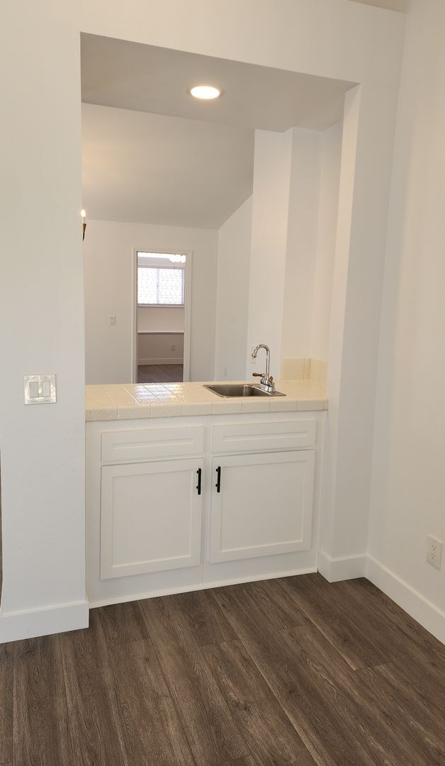 Building Photo - Gorgeous 2 bedroom newly renovated upstairs corner condo in gated community with pool & hill side...