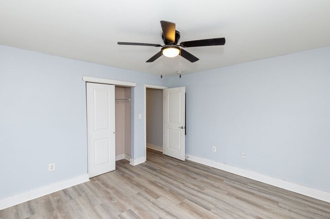 Building Photo - Updated one bed/one bath E Cap Condo, in-unit washer/dryer