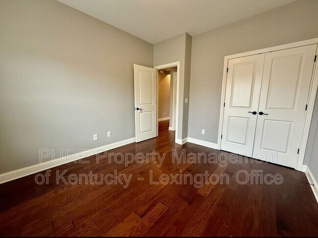 Building Photo - 242 Ikebana Dr