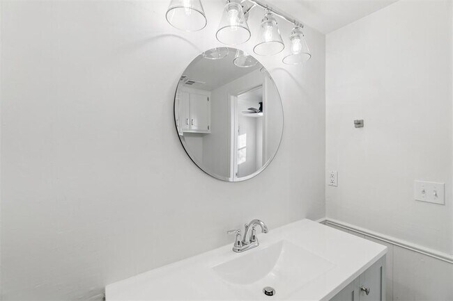 Building Photo - 1033 Mabel C Fry Blvd