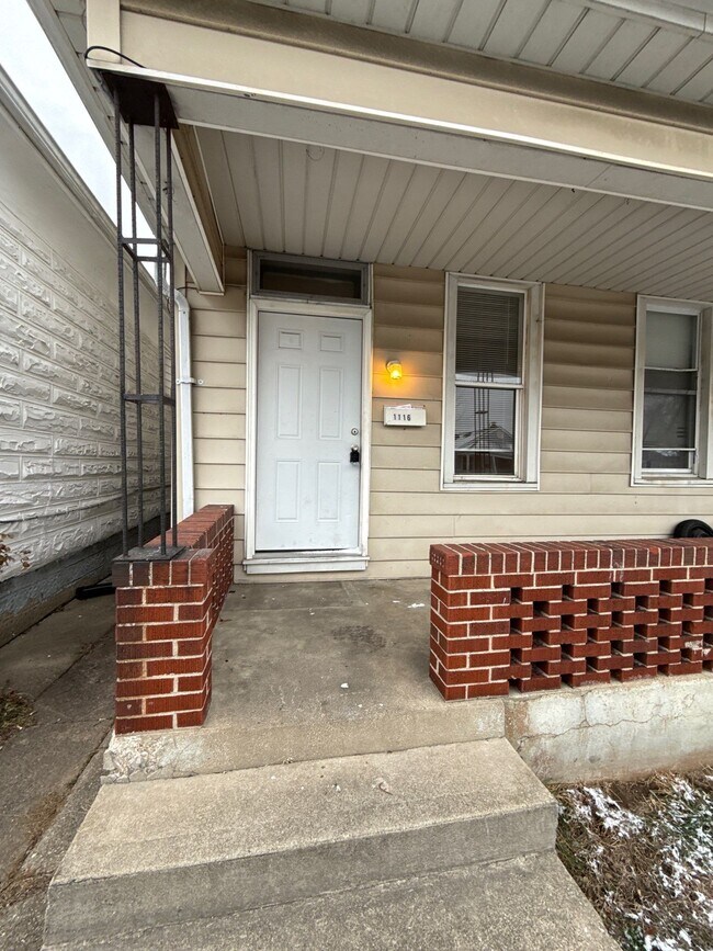 Building Photo - 1116/ 1120 Bonacker