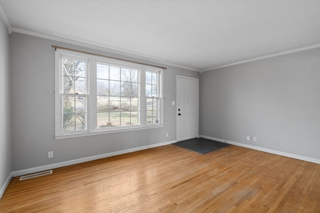 Building Photo - 3 Bedroom Pet Friendly Home For Rent in St. B Area!